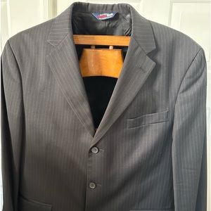 Stafford Super Suit, 3 buttons, size 42S, only worn a couple times